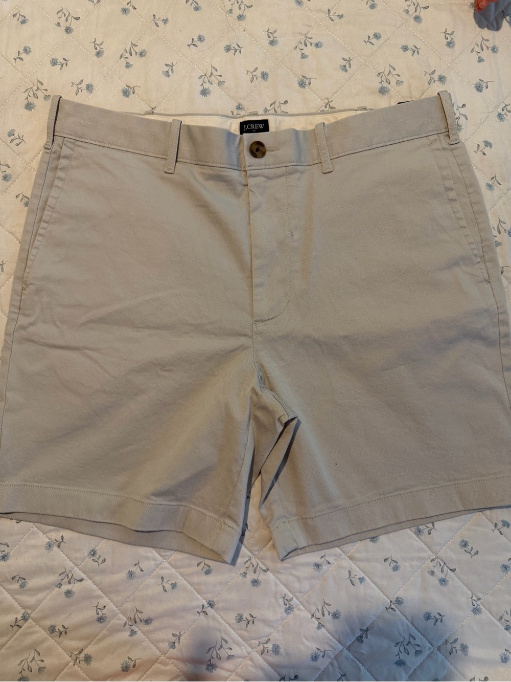 J. Crew Men’s Light Khaki Flat-Front Shorts 7”